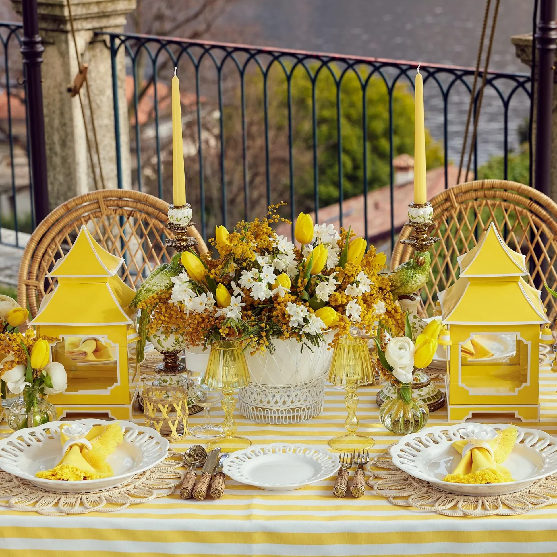 Green & Yellow Parrot Candlescape