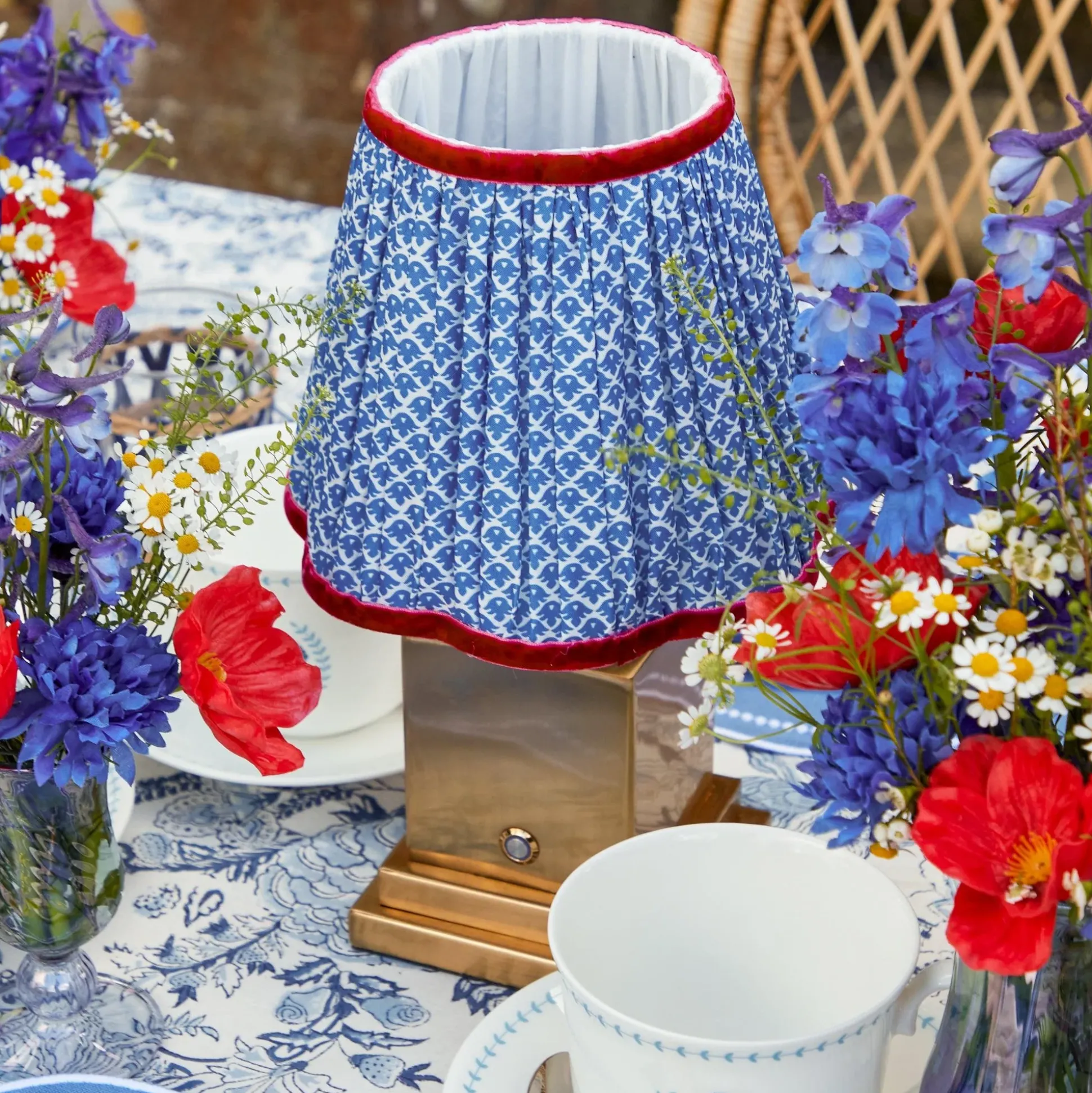 Rechargeable Lamp With Blue Lotus Lampshade
