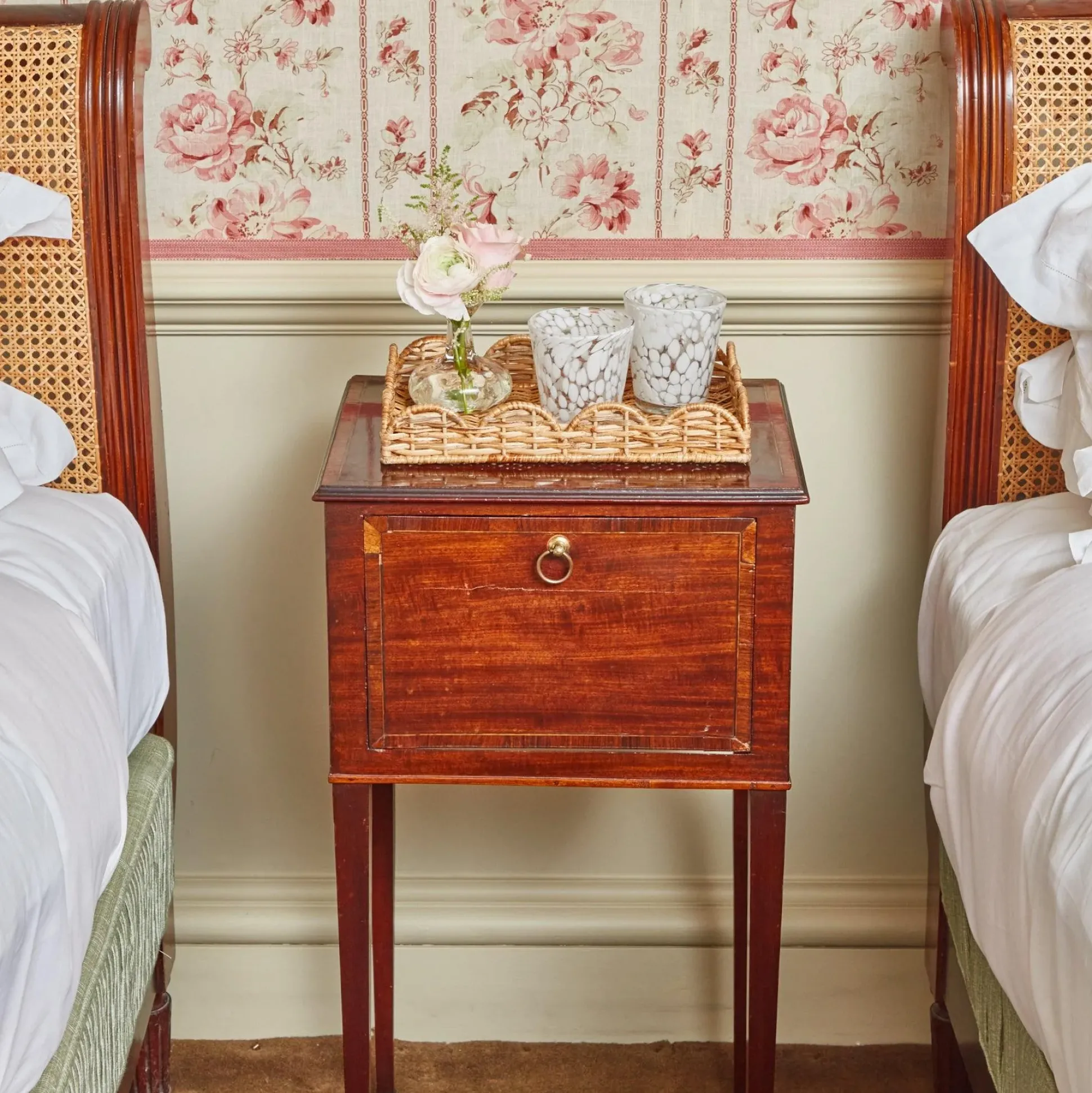 Small Scalloped Rattan Tray